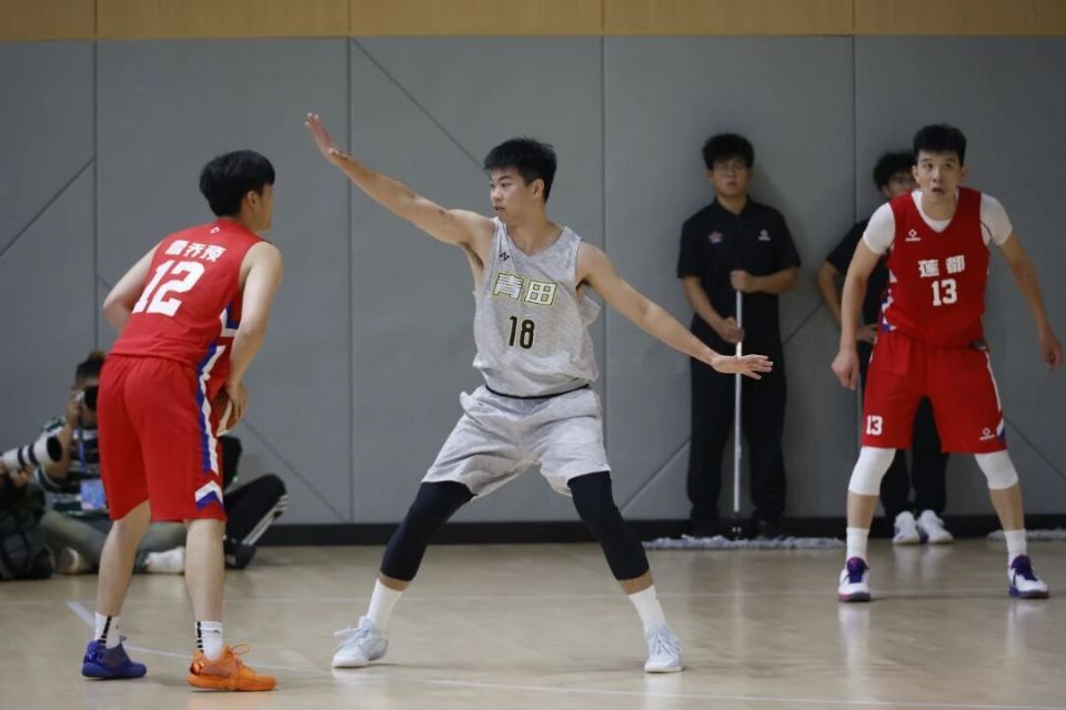 一颗篮球, 次夺冠为新 一颗篮球, 次夺冠为新